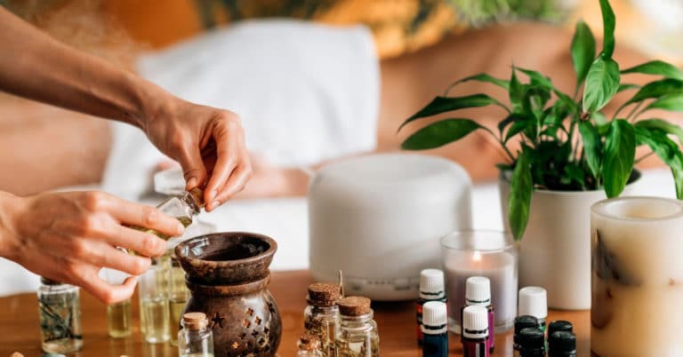 สูตรผสมน้ำมันหอมระเหยสำหรับห้องนอน Deep Sleep Diffuser Blend