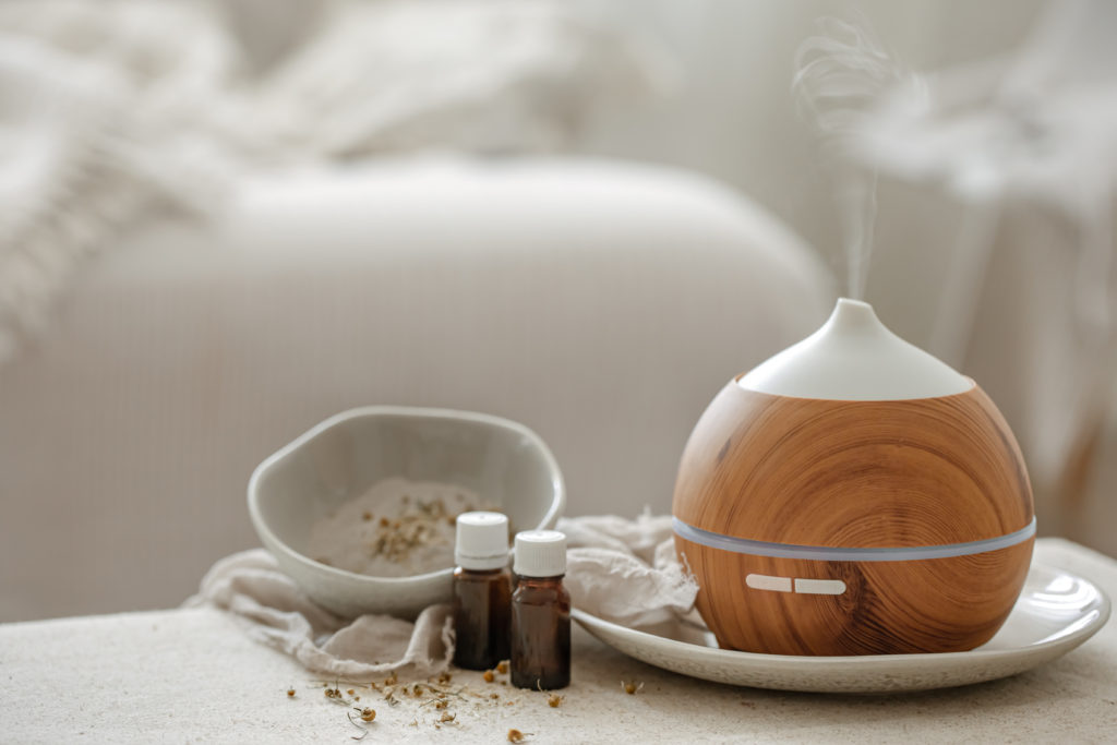 ภาพประกอบเนื้อหา น้ำมันหอมระเหยซื้อที่ไหน? แนะนำ 3 น้ำมันหอมระเหยของ Aroma Aromdee ที่ควรมีติดกระเป๋า ภาพประกอบเนื้อหา น้ำมันหอมระเหยซื้อที่ไหน? แนะนำ 3 น้ำมันหอมระเหยของ Aroma Aromdee ที่ควรมีติดกระเป๋า - ชื่อไฟล์ essential oil aroma diffuser humidifier diffusing water articles air